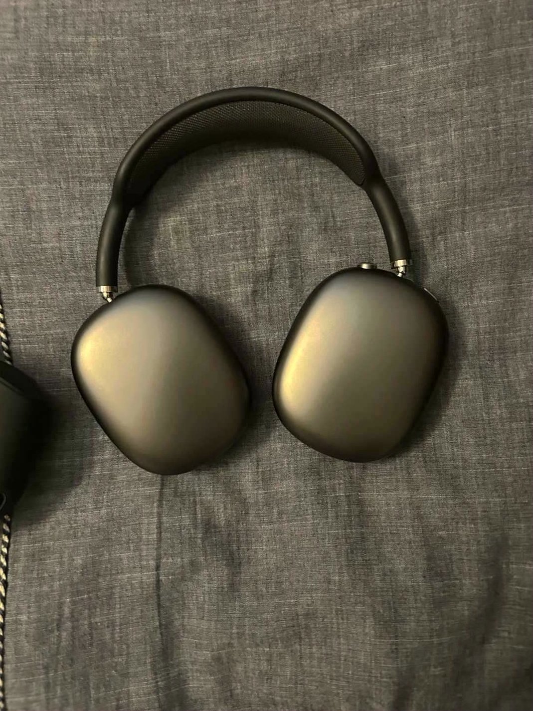Apple AirPods Max 6H21 - Used image 3
