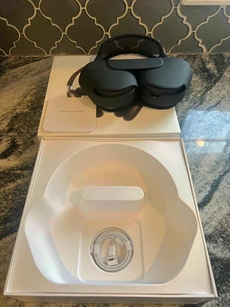 Apple Airpods Max Space Grey Unlocked - Used image 5