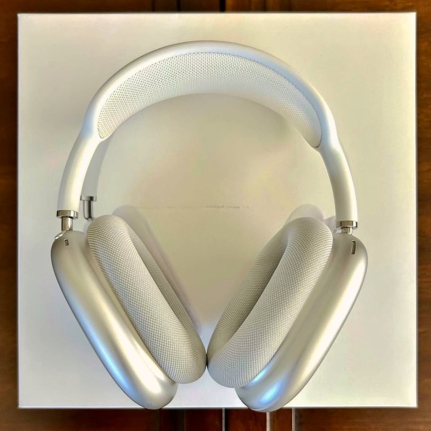 Apple AirPods Max White Unlocked - Used image 2