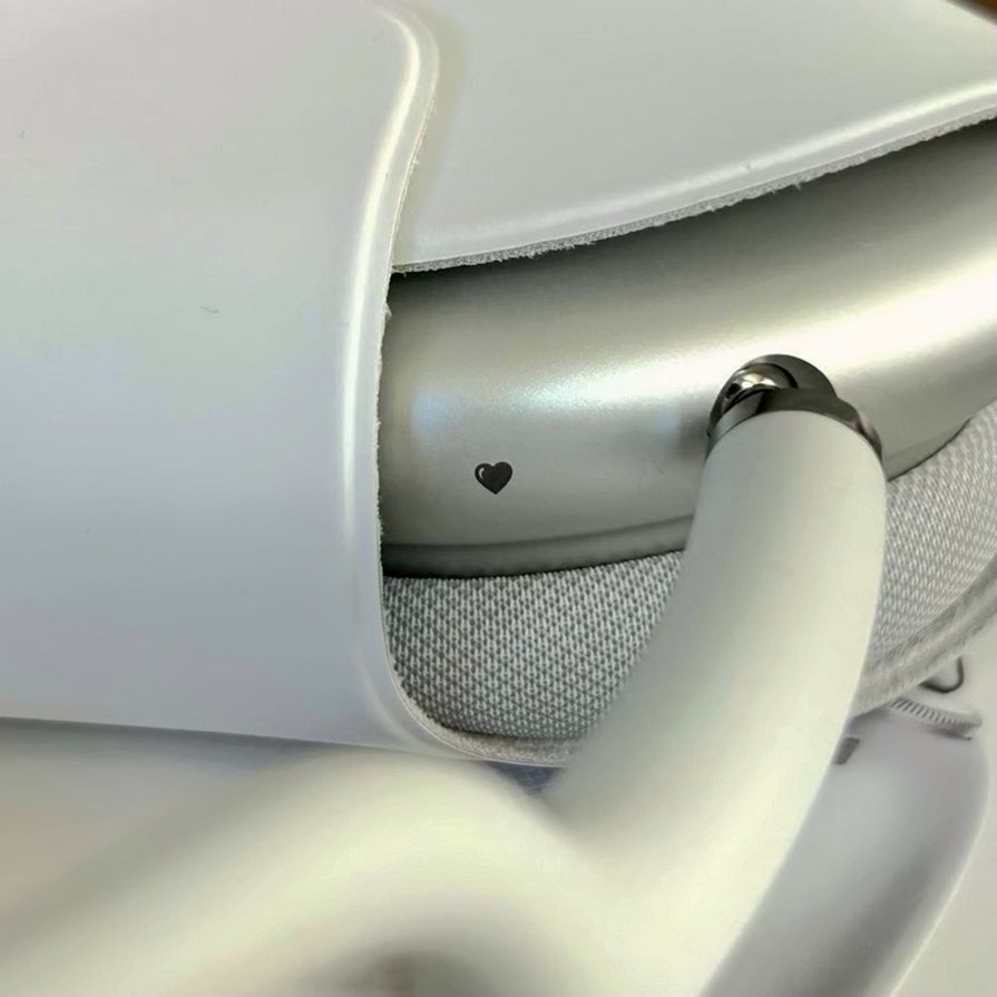 Apple AirPods Max White Unlocked - Used image 3
