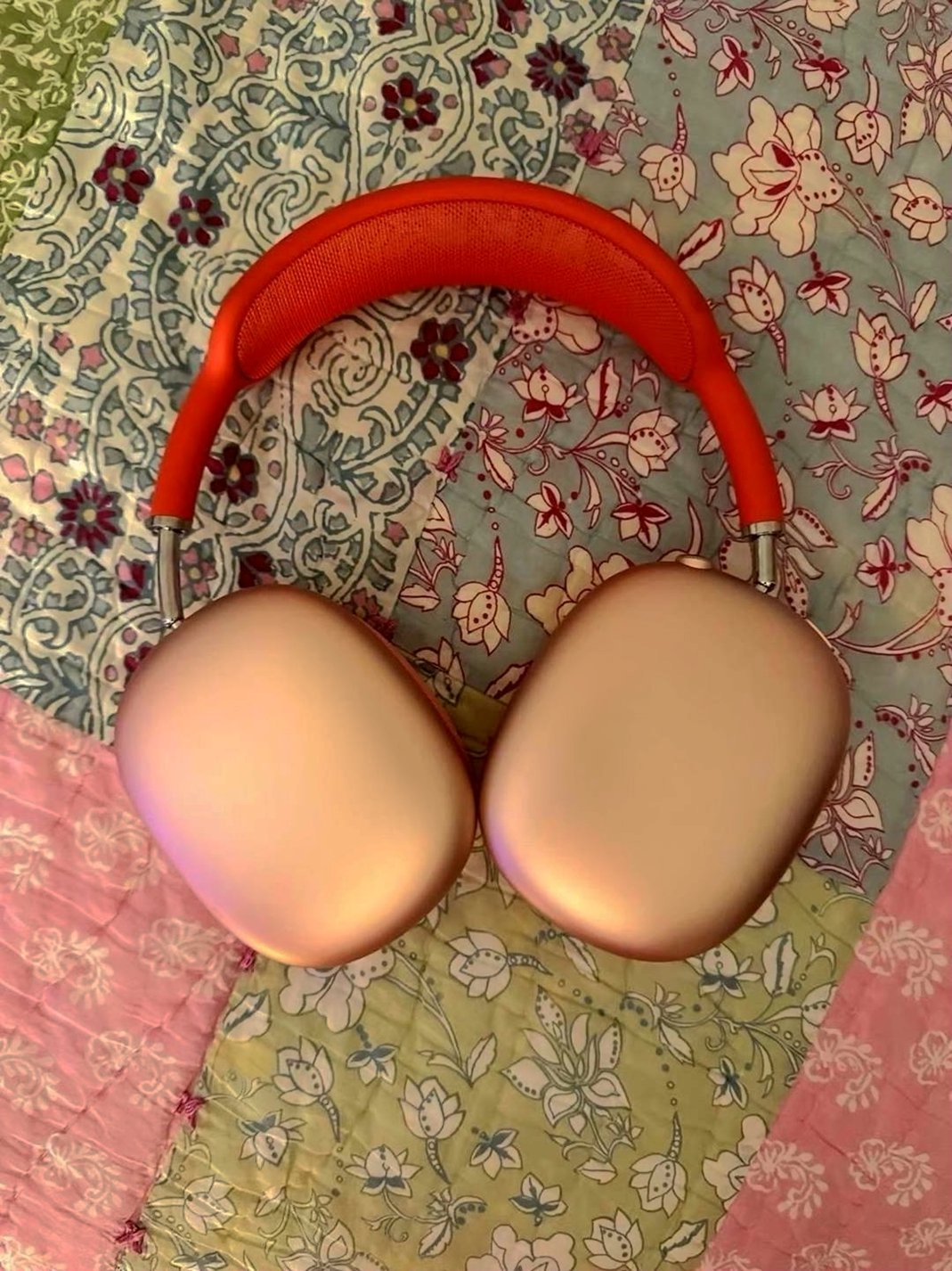 Apple AirPods Max Pink Unlocked - Used image 3