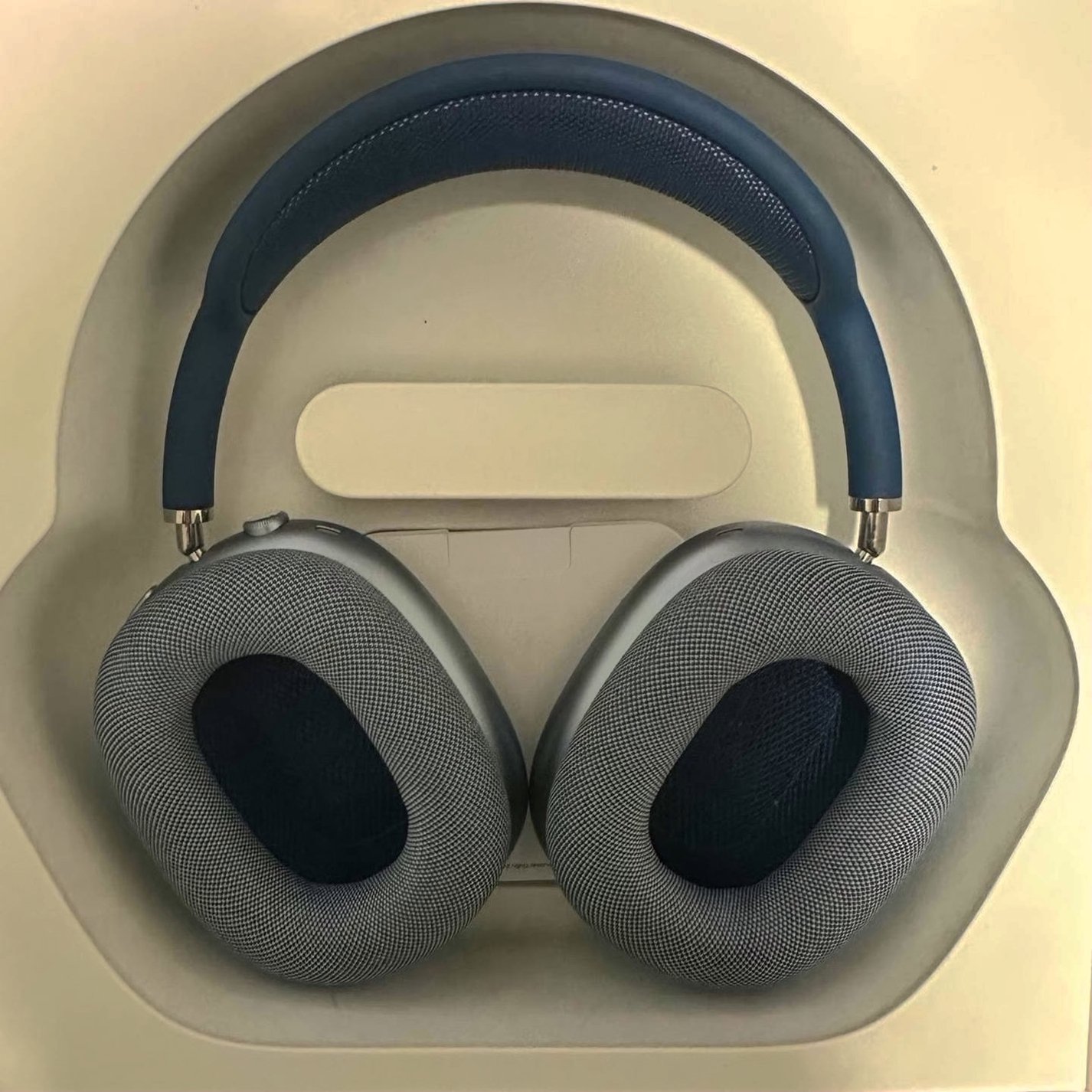 Apple AirPods Max Blue Unlocked - Used image 4
