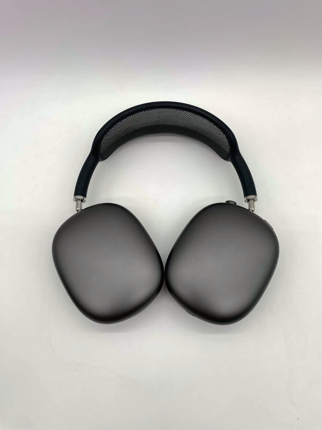 Apple AirPod Pro Max Space Black Unlocked - Used image 3