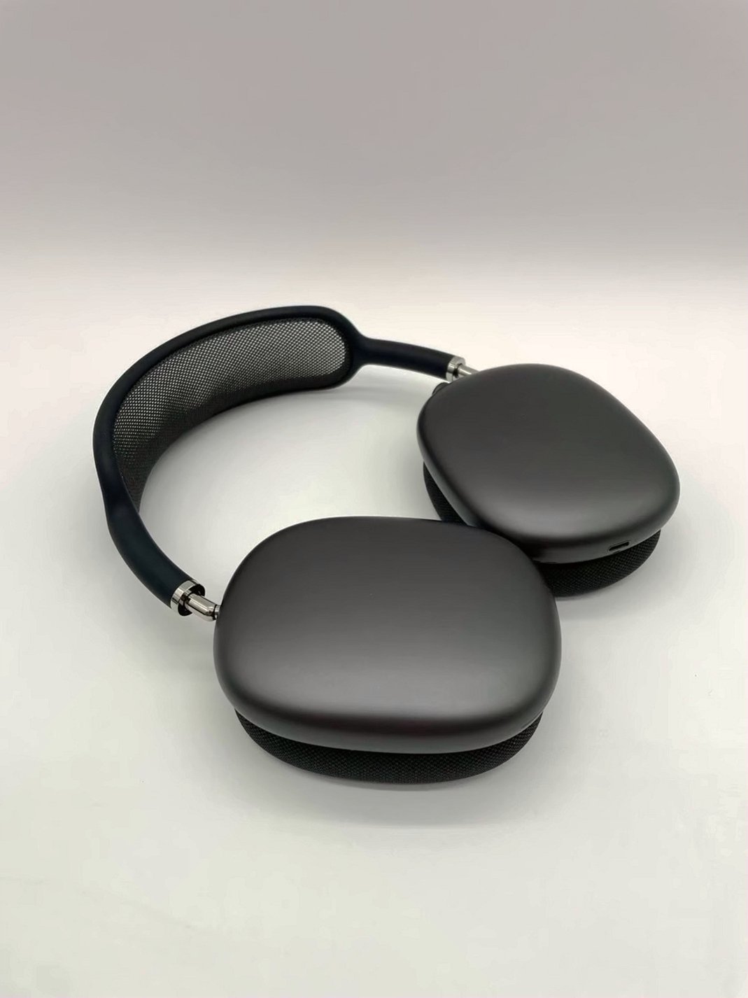 Apple AirPod Pro Max Space Black Unlocked - Used image 4