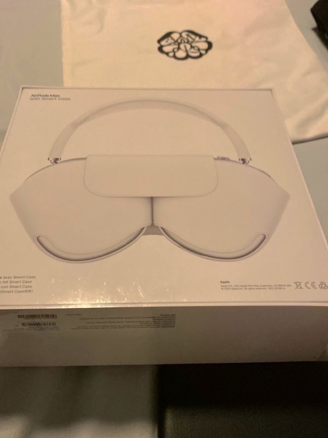 Apple AirPods Max White & Silver Unlocked - Used image 2