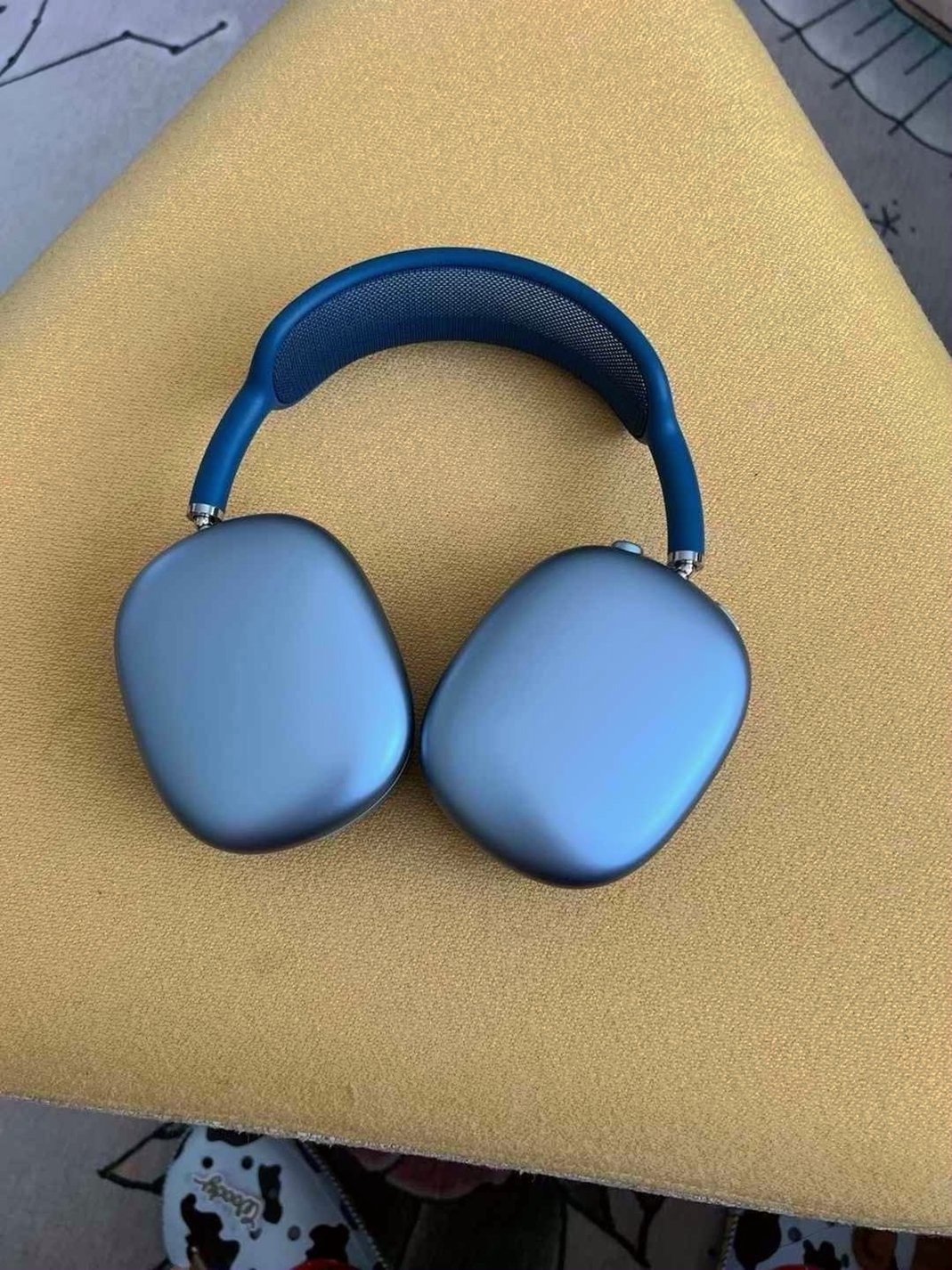 Apple AirPods Max Sky Blue Unlocked - Used image 2