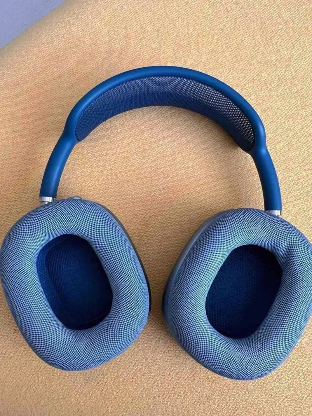 Apple AirPods Max Sky Blue Unlocked - Used image 3
