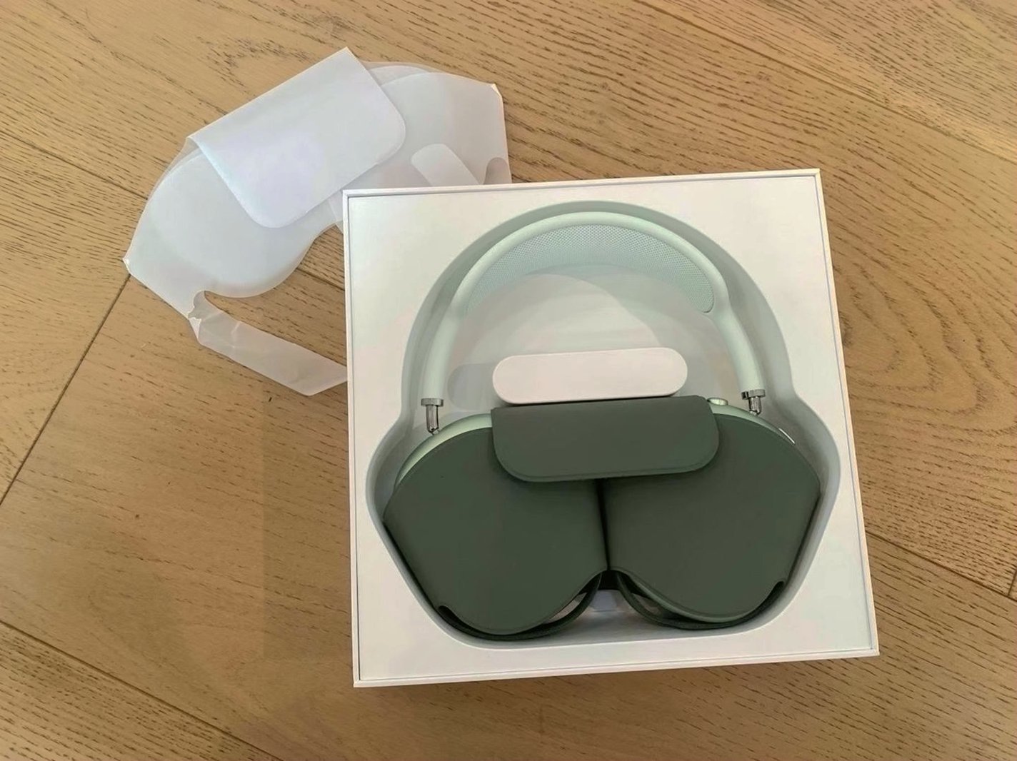 Apple AirPods Max 3R32 Sapphire Unlocked - Used image 2