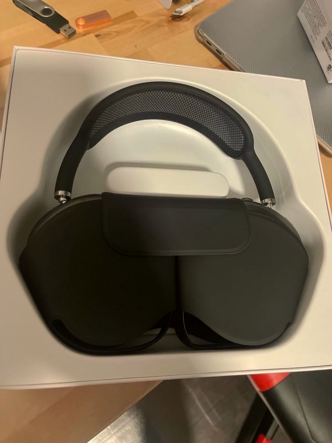 Apple AirPods Max 5G62 Unlocked - Used image 2