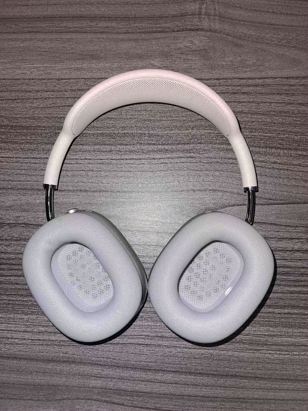 Apple AirPods Max Silver Unlocked - Used image 2