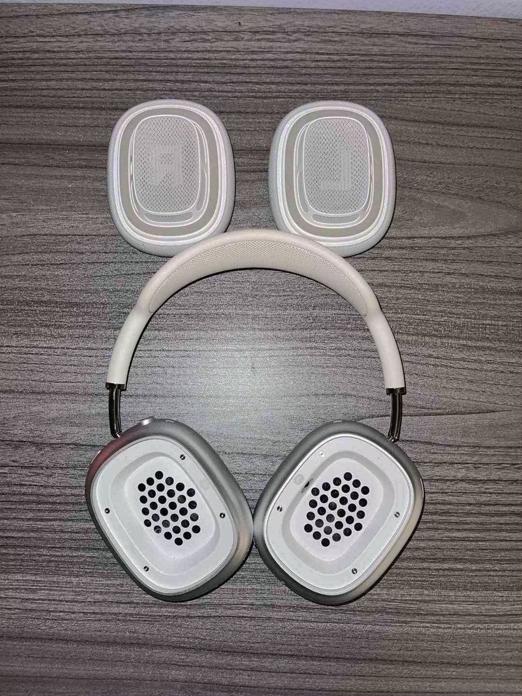Apple AirPods Max Silver Unlocked - Used image 3