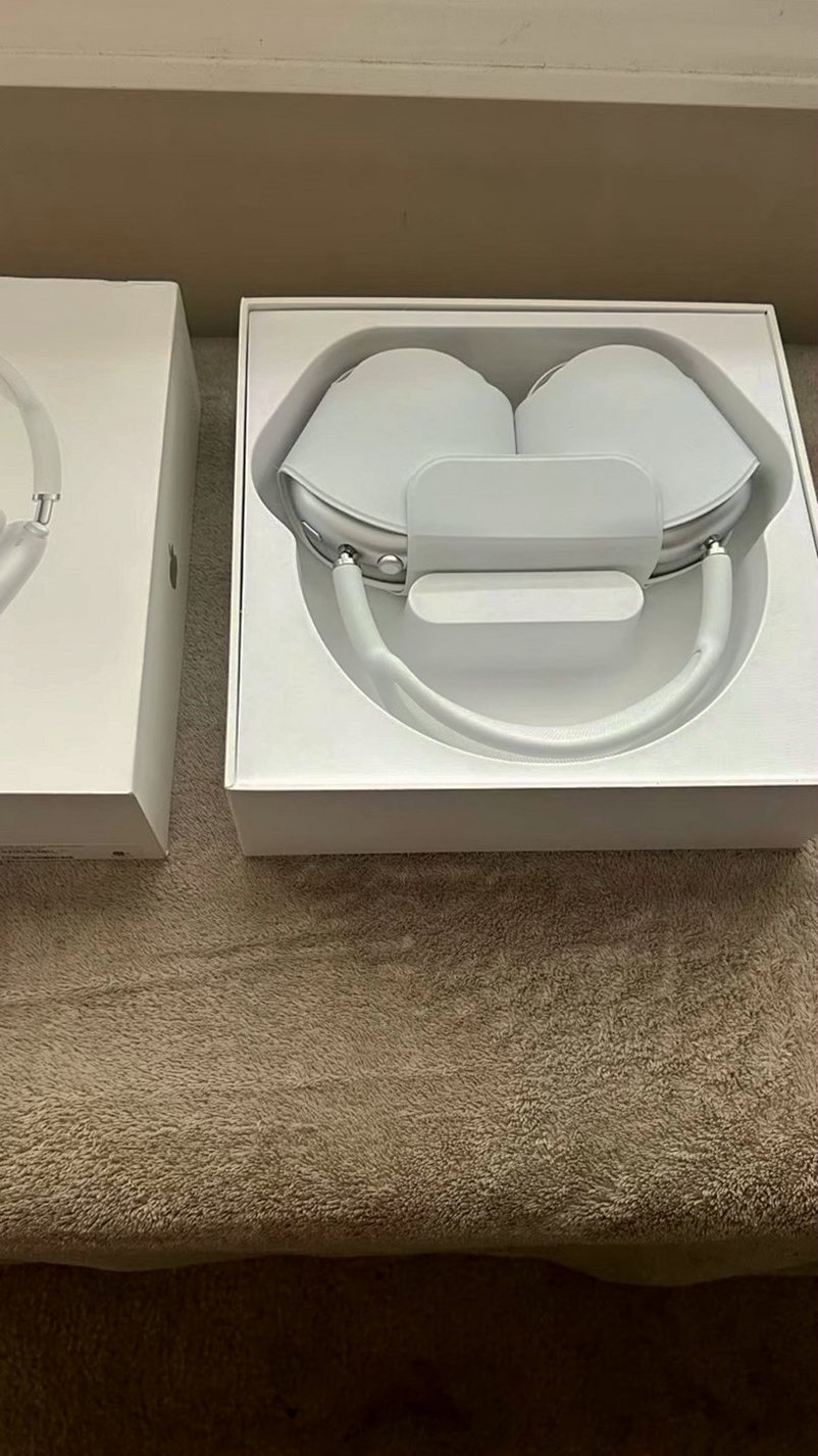 Apple AirPods Max Silver Unlocked - Used image 3