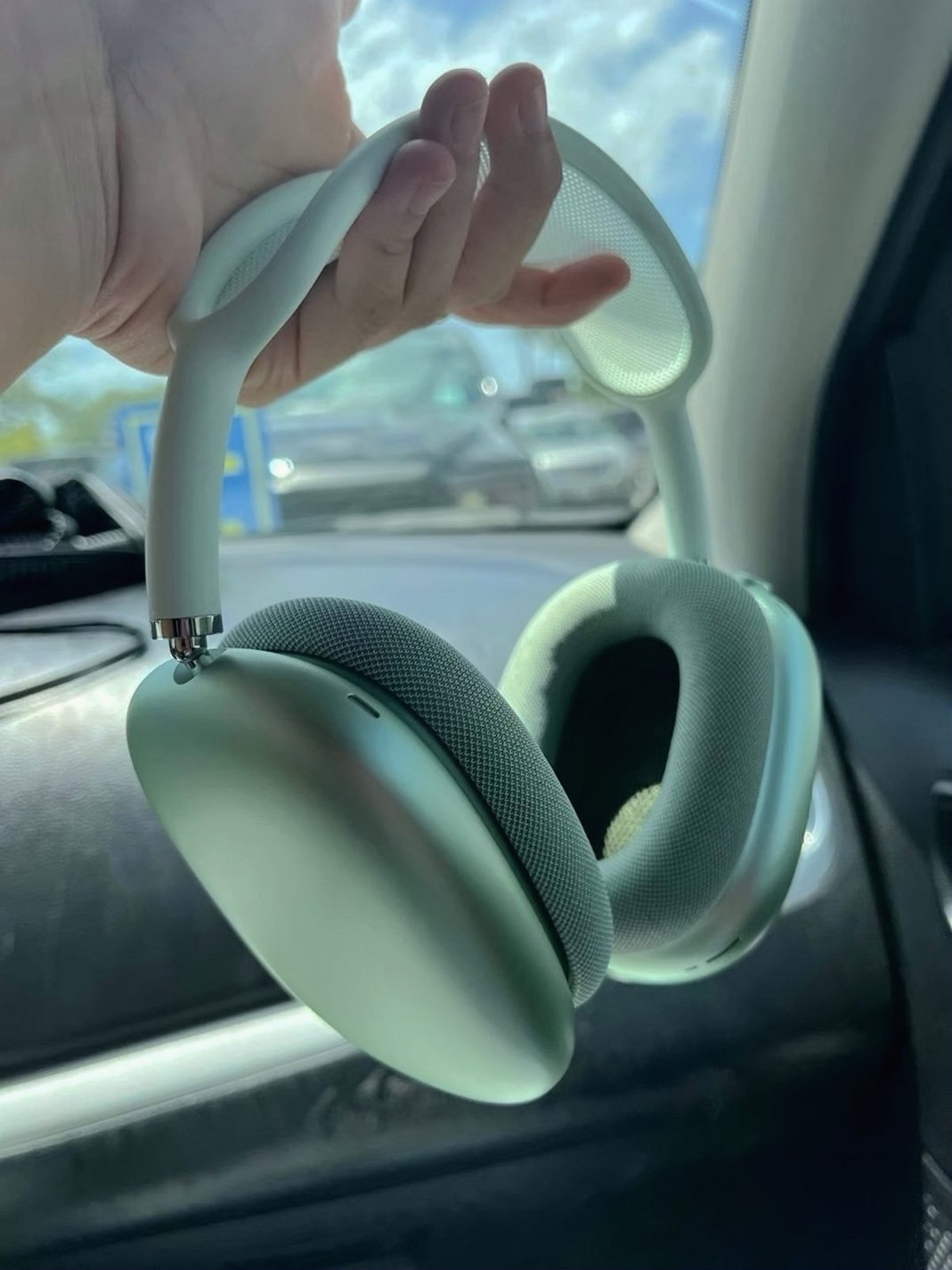 Apple AirPods Max 2Q39 Green Unlocked - Used