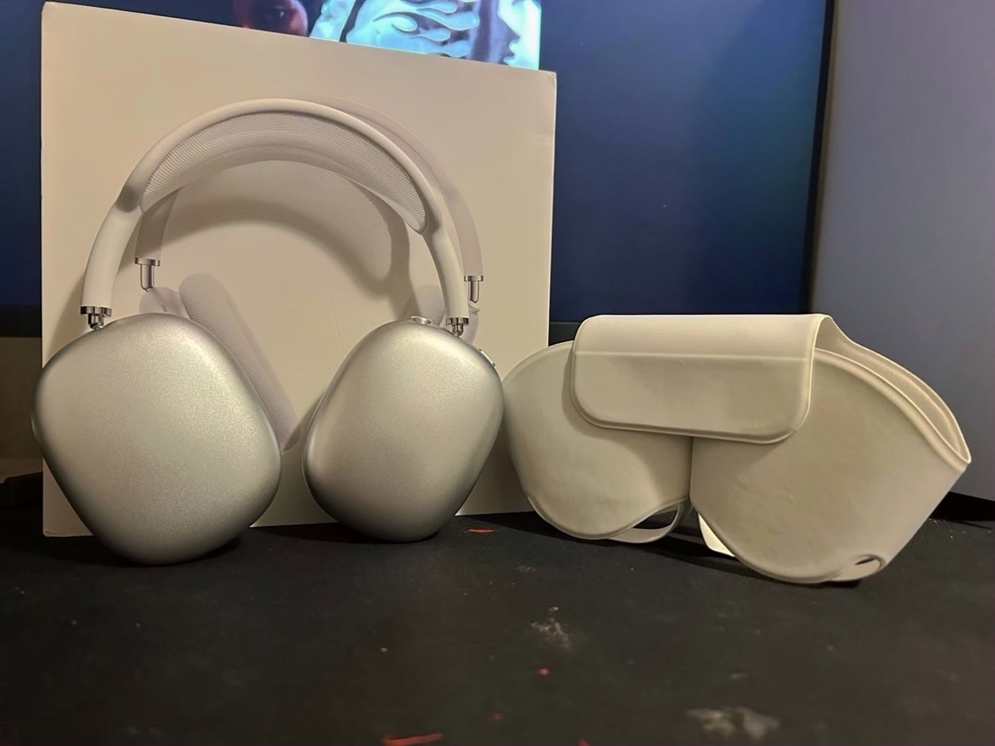 Apple AirPods Max Silver Unlocked - Used image 2