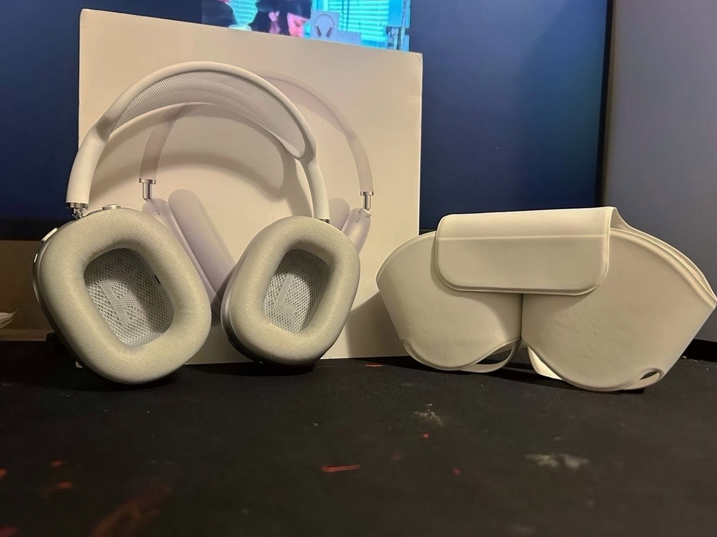 Apple AirPods Max Silver Unlocked - Used image 3