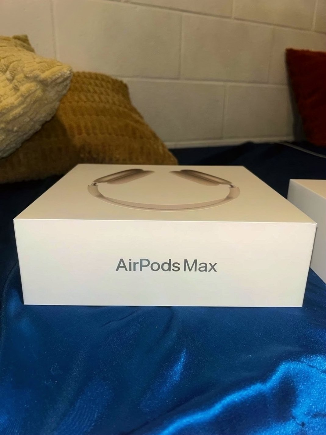 Apple AirPods Max Starlight Unlocked - Used image 4