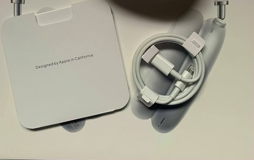 Apple AirPods Max White Unlocked - Used image 4