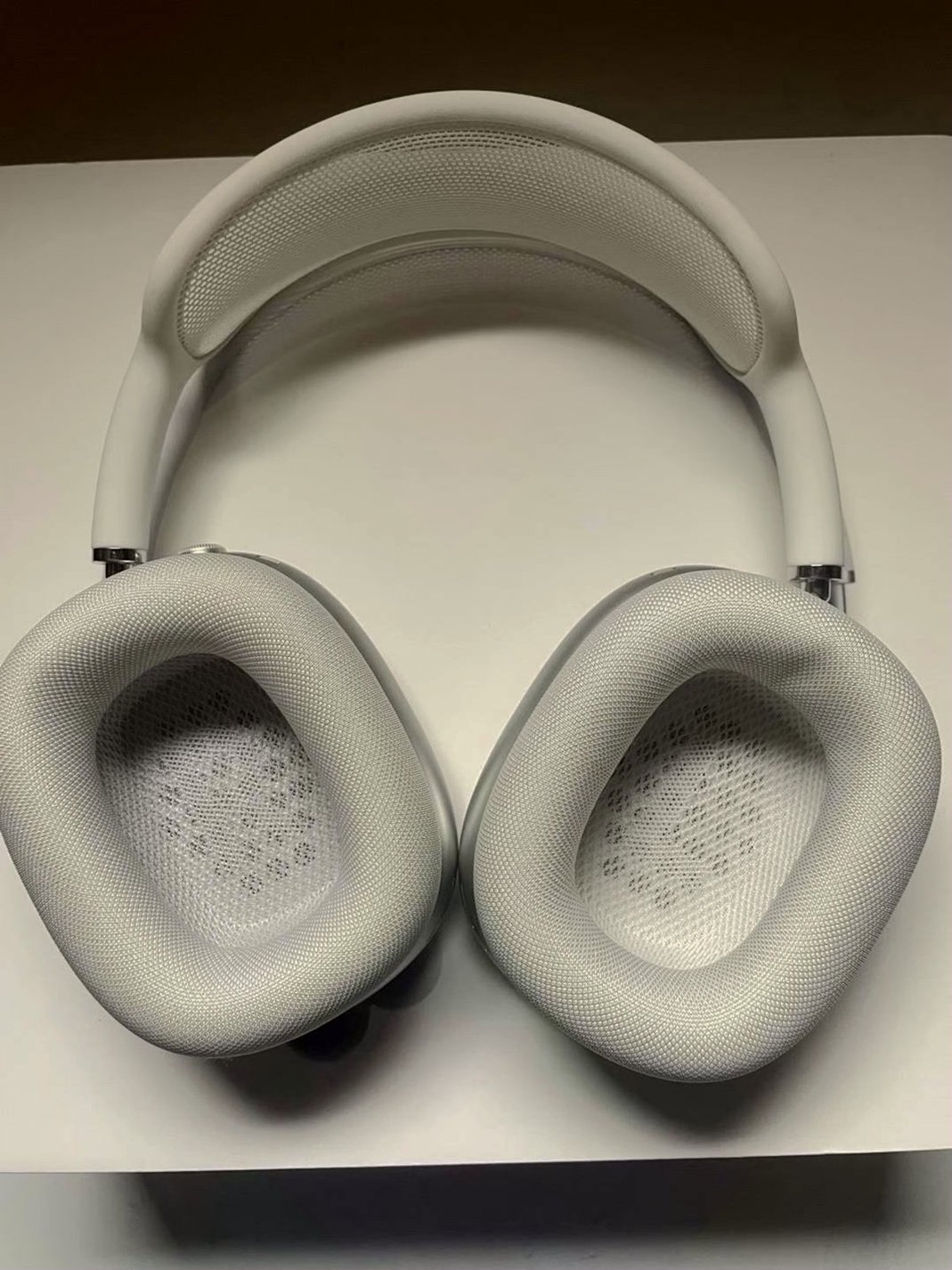 Apple AirPods Max White Unlocked - Used image 5