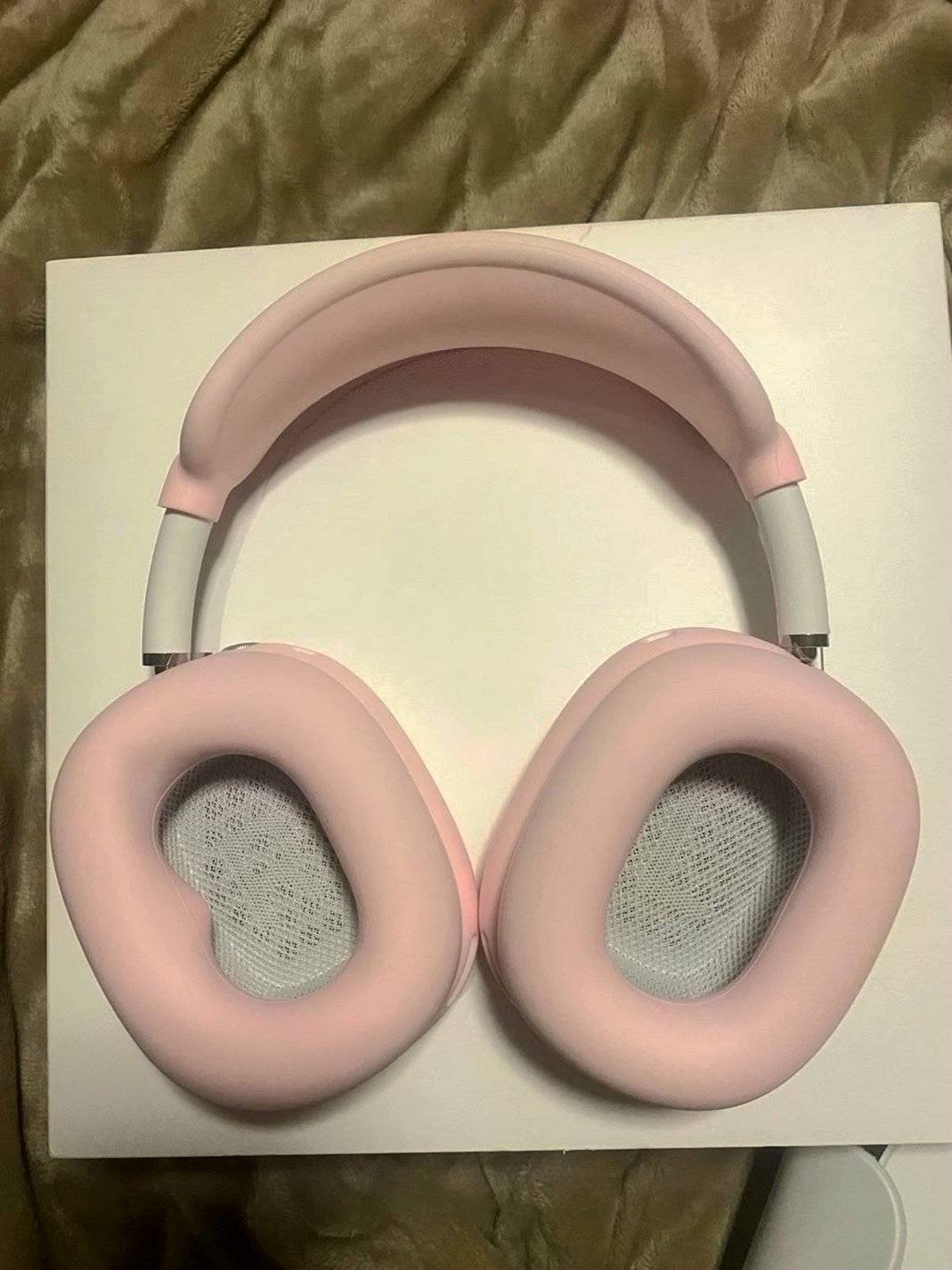 Apple AirPods Max 1D32 Pink Covers Used image 2