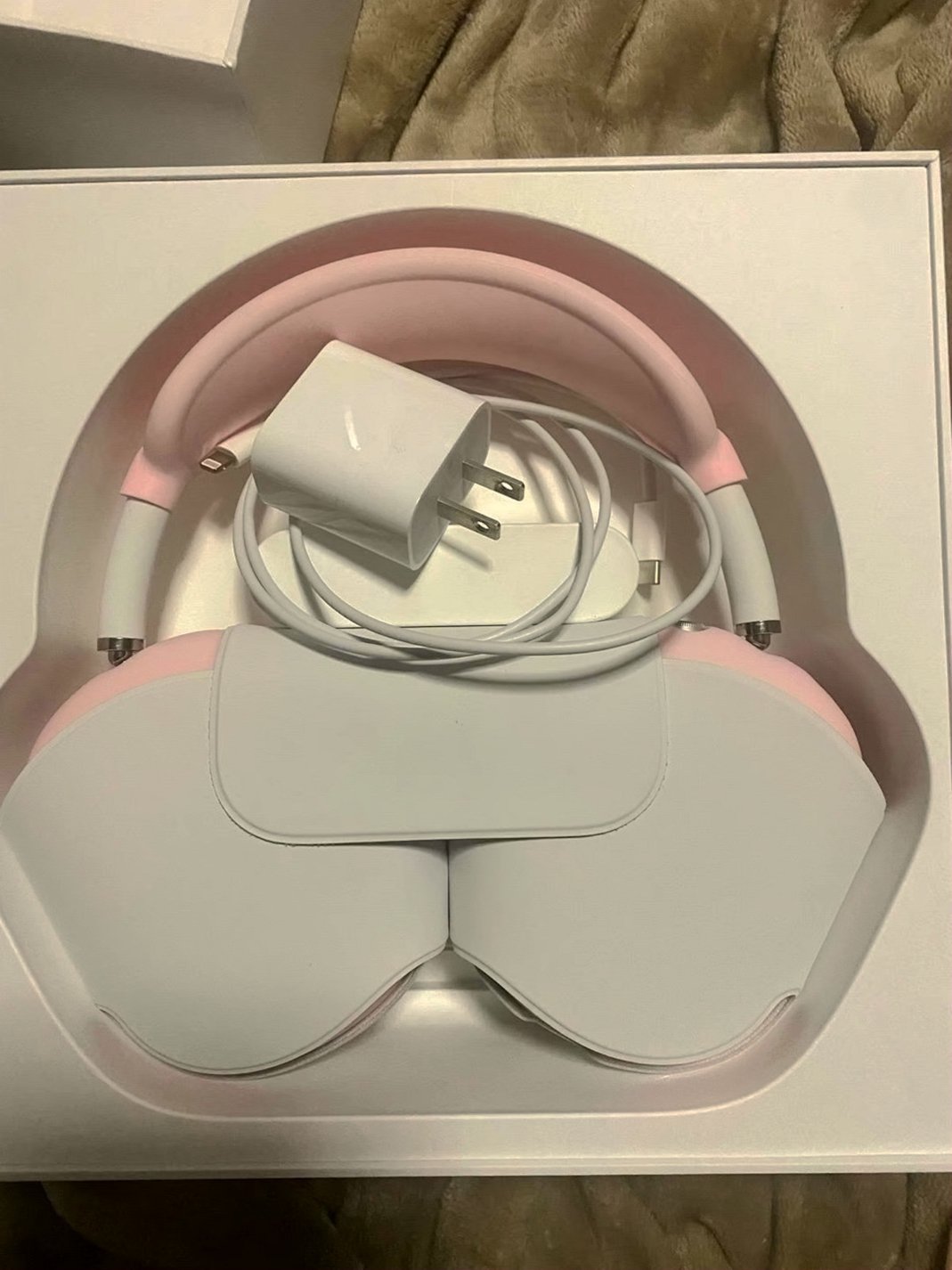 Apple AirPods Max 1D32 Pink Covers Used image 5