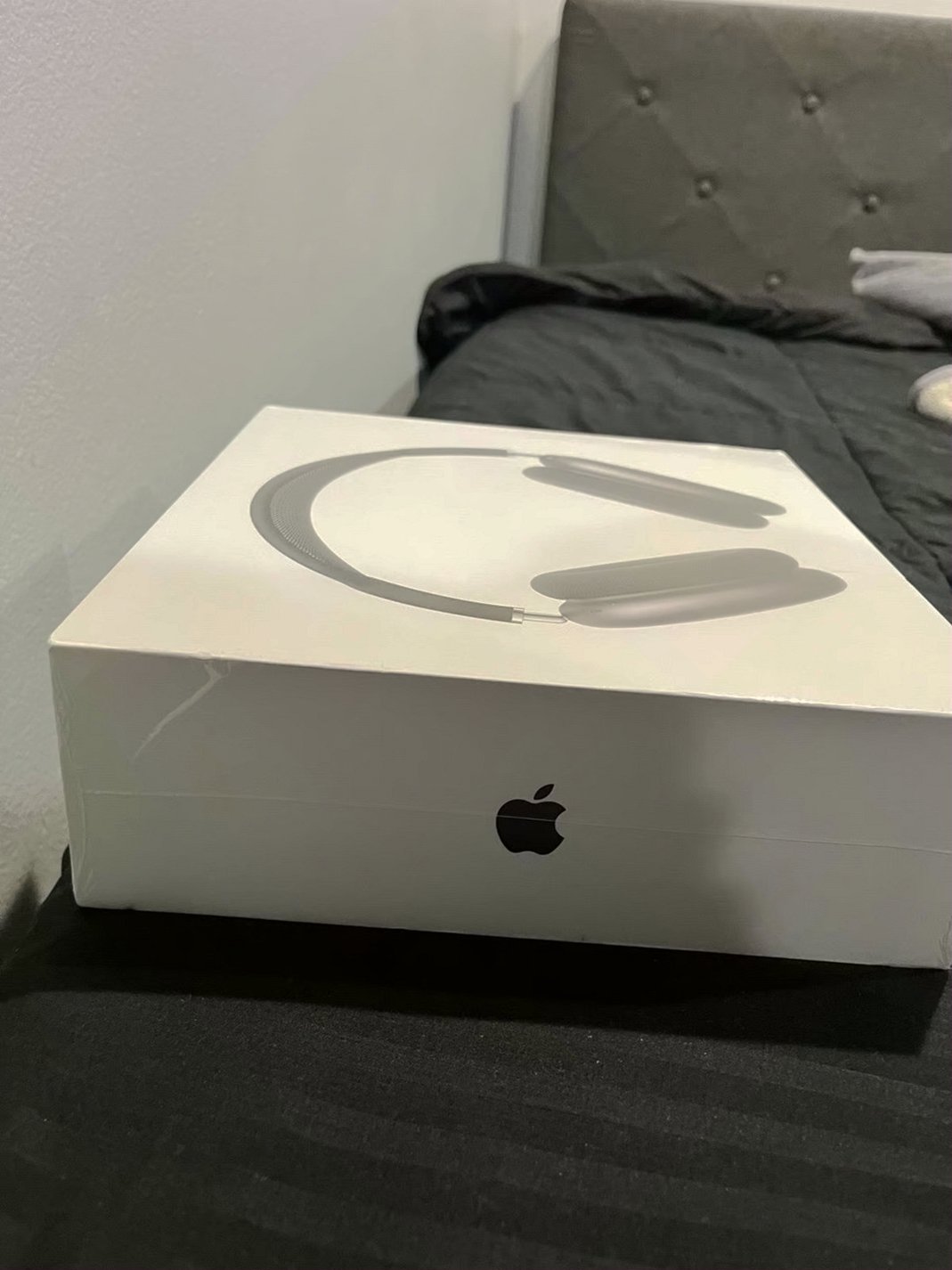 Apple AirPods Max Space Grey Unlocked - Used image 2