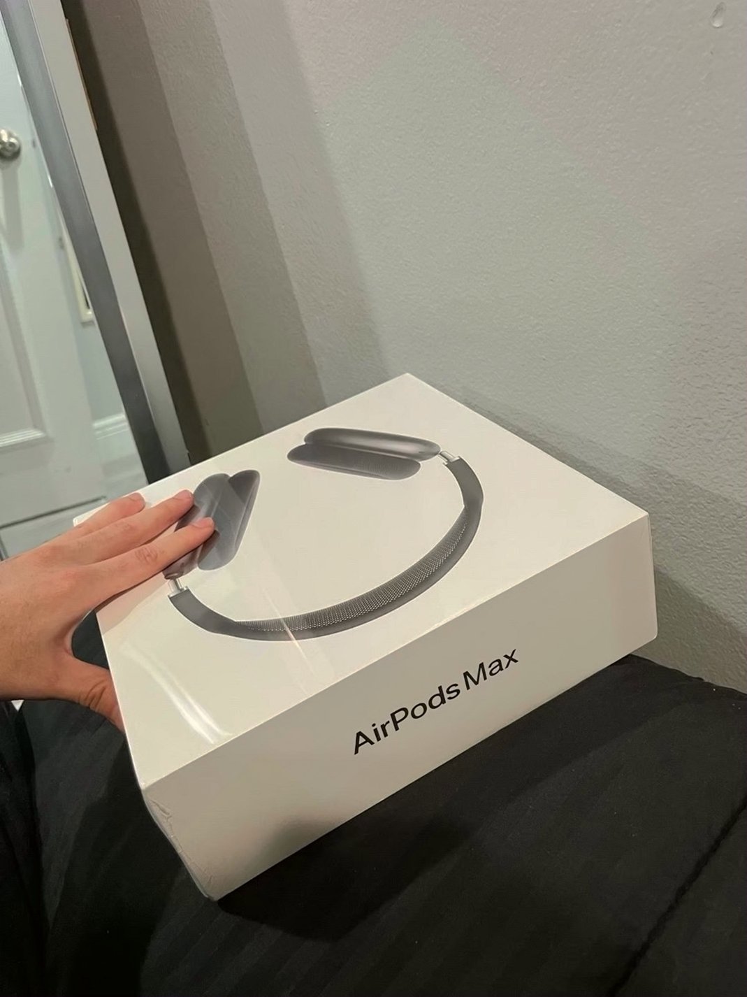 Apple AirPods Max Space Grey Unlocked - Used image 4