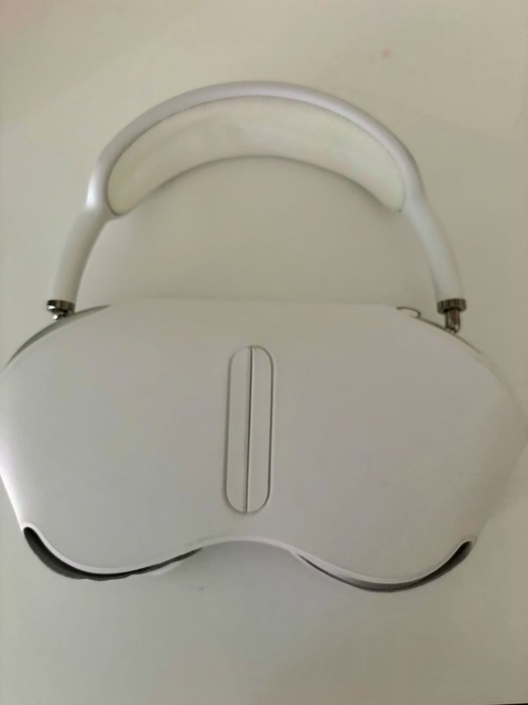 Apple AirPods Max White Unlocked - Used image 2