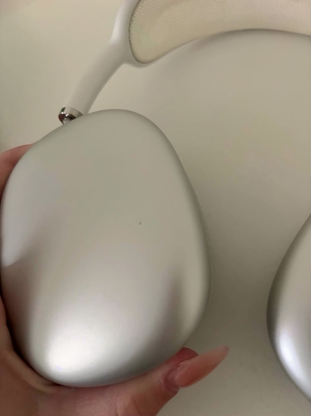 Apple AirPods Max White Unlocked - Used image 5