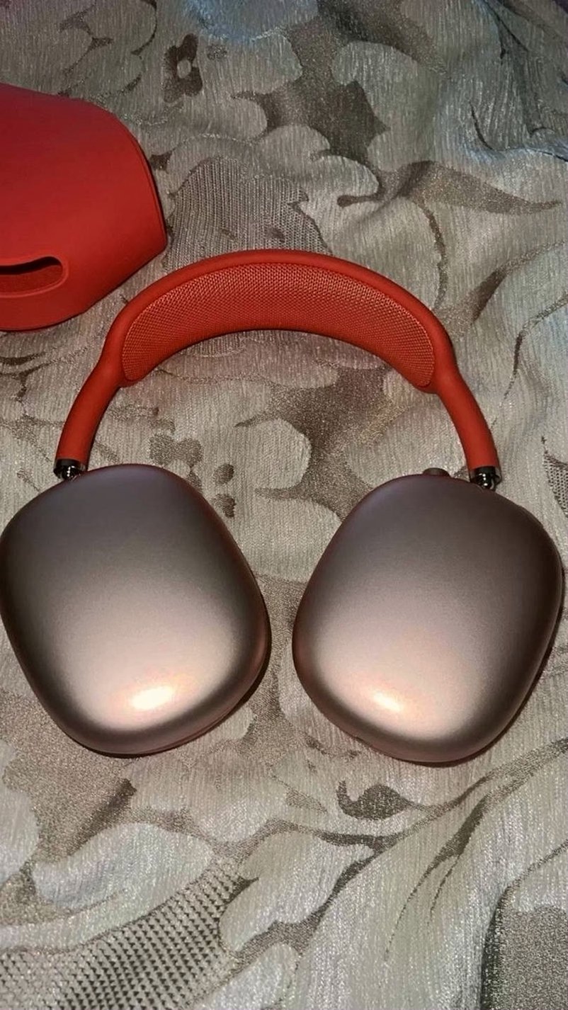 Apple AirPods Max Red Unlocked - Used image 4