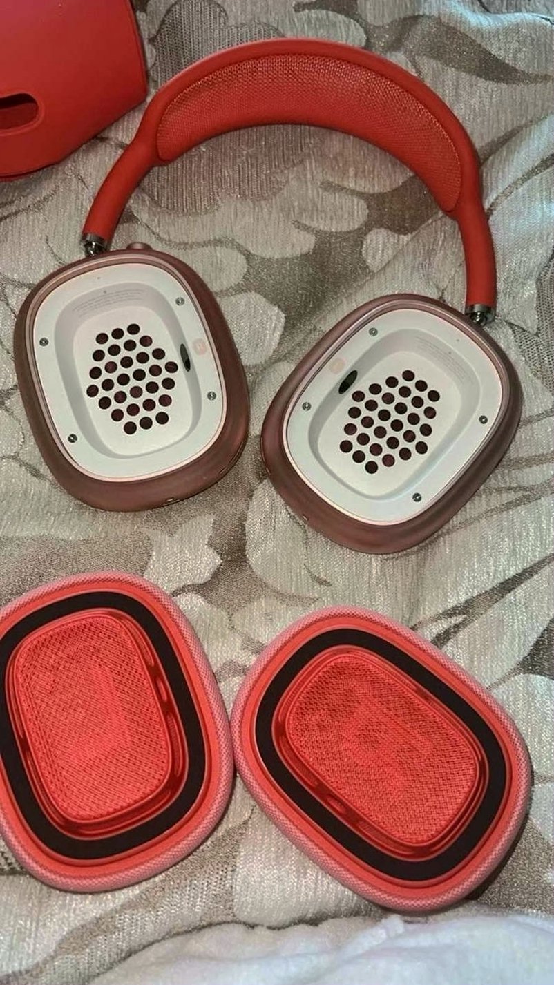 Apple AirPods Max Red Unlocked - Used image 5