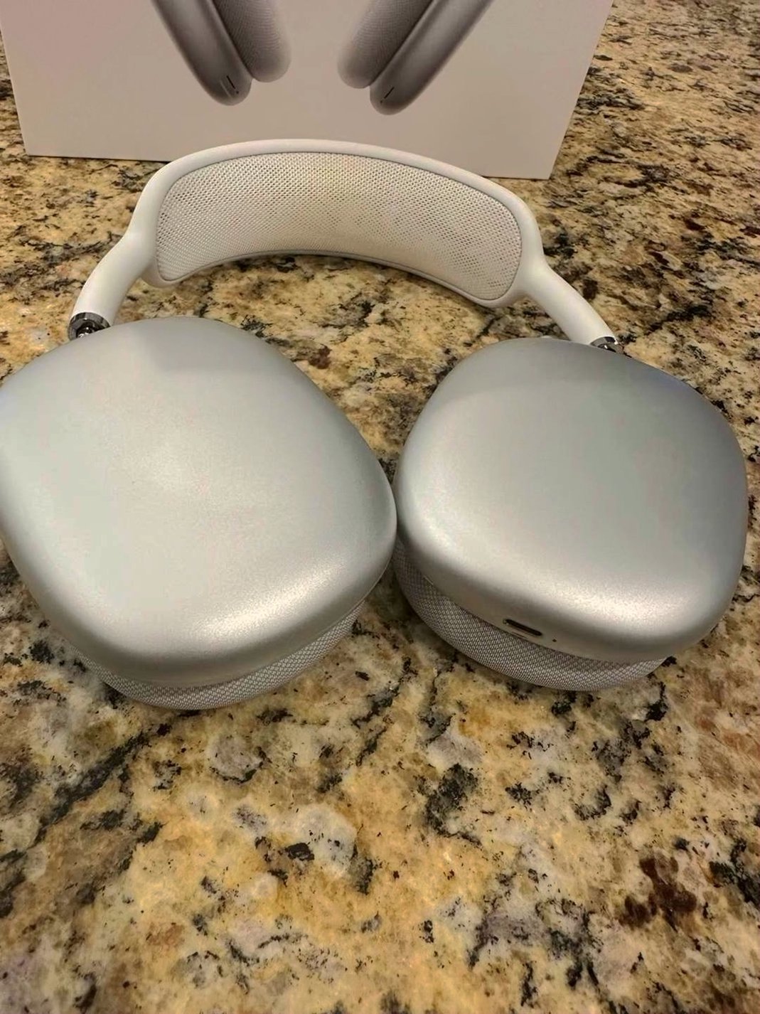 Apple AirPods Max Silver with Three Cases - Used image 3