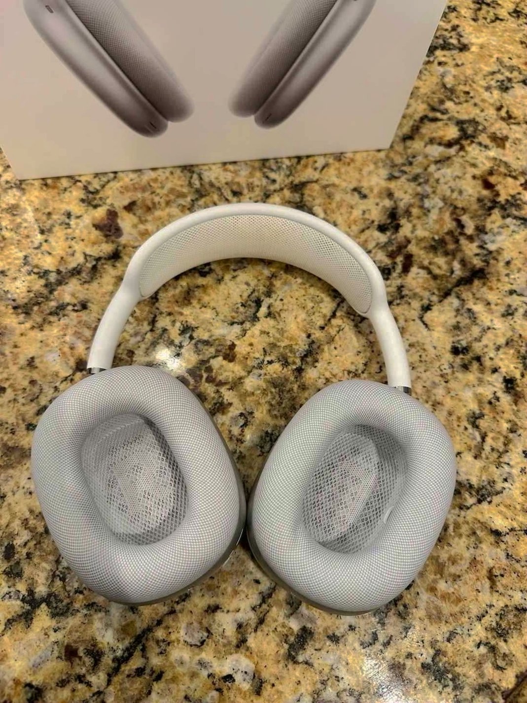 Apple AirPods Max Silver with Three Cases - Used image 4