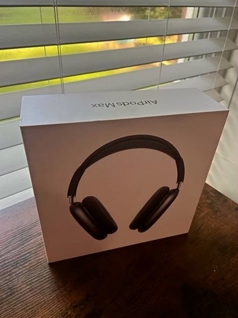 Apple AirPods Max Headphones Smart Case Used image 2