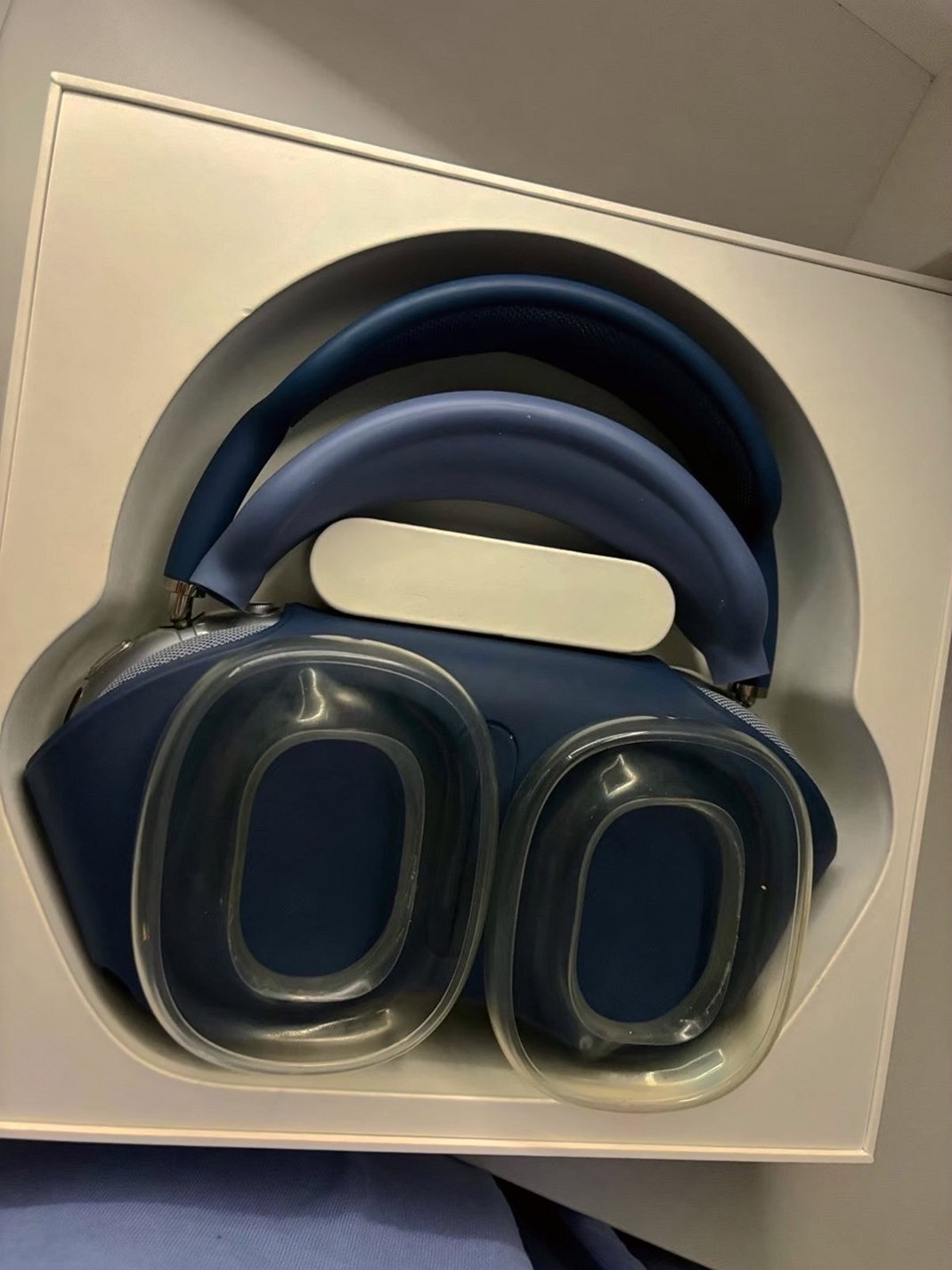 Apple AirPods Max Sky Blue Unlocked - Used image 4