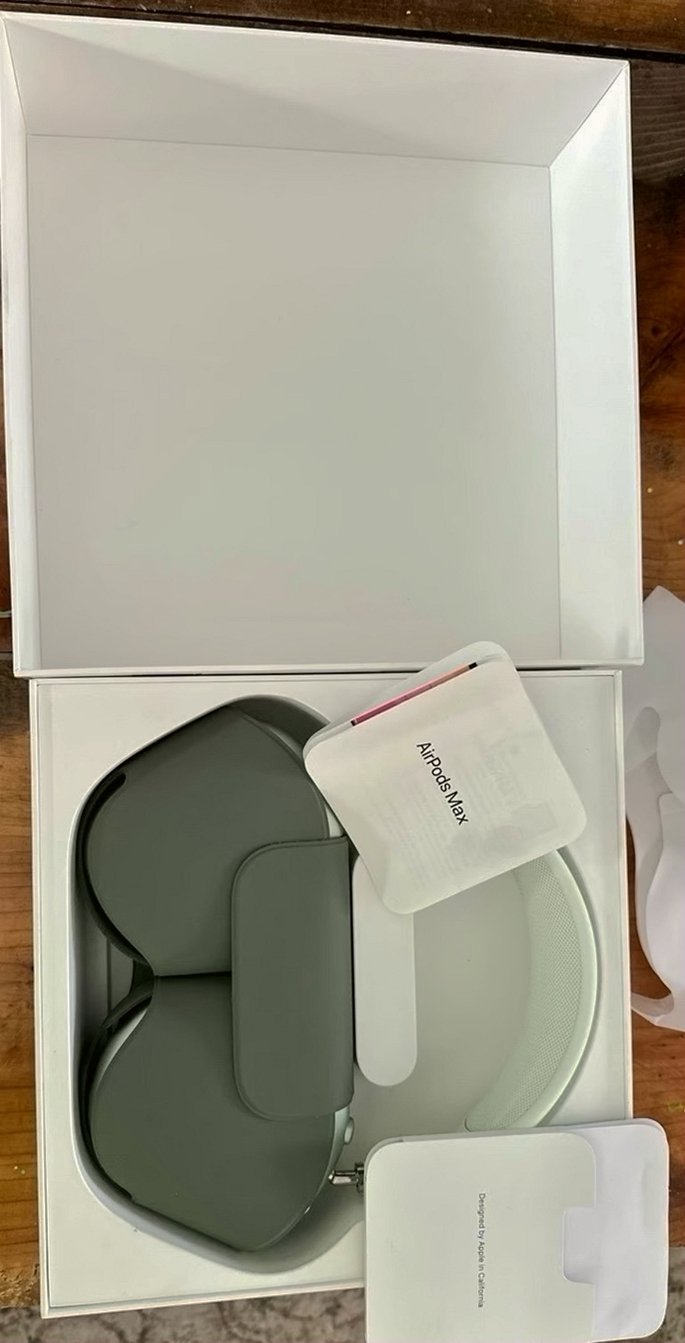 Apple AirPods Max 5T81 Unlocked - Used image 3
