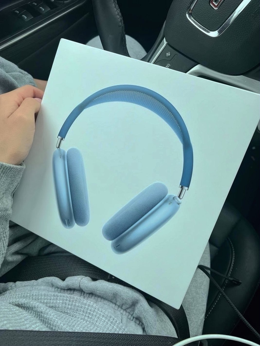 Apple AirPods Max Sky Blue Used image 4