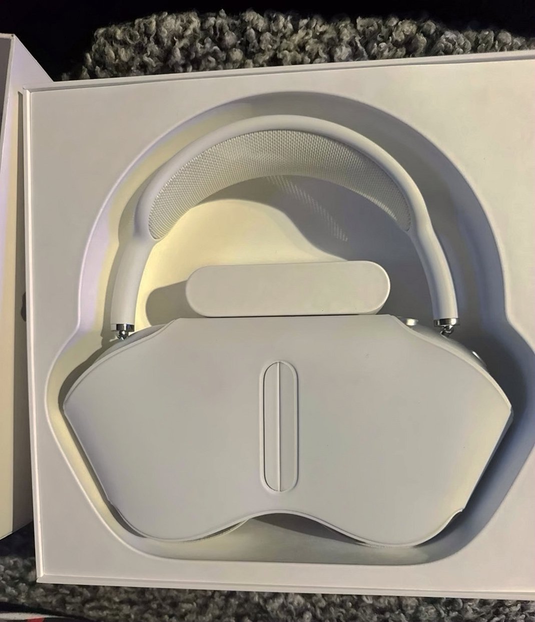Apple AirPods Max Silver Unlocked - Used image 2