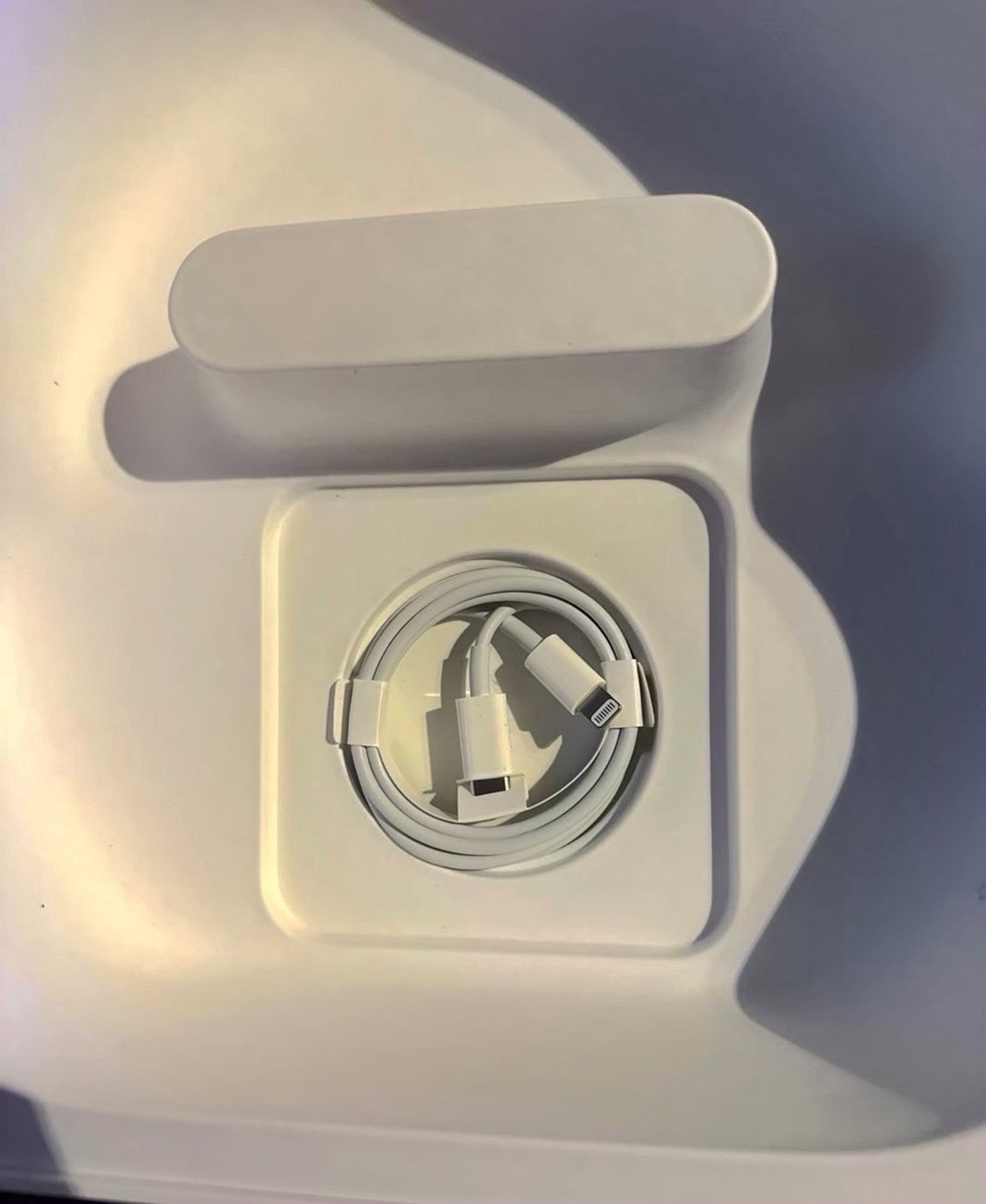 Apple AirPods Max Silver Unlocked - Used image 3