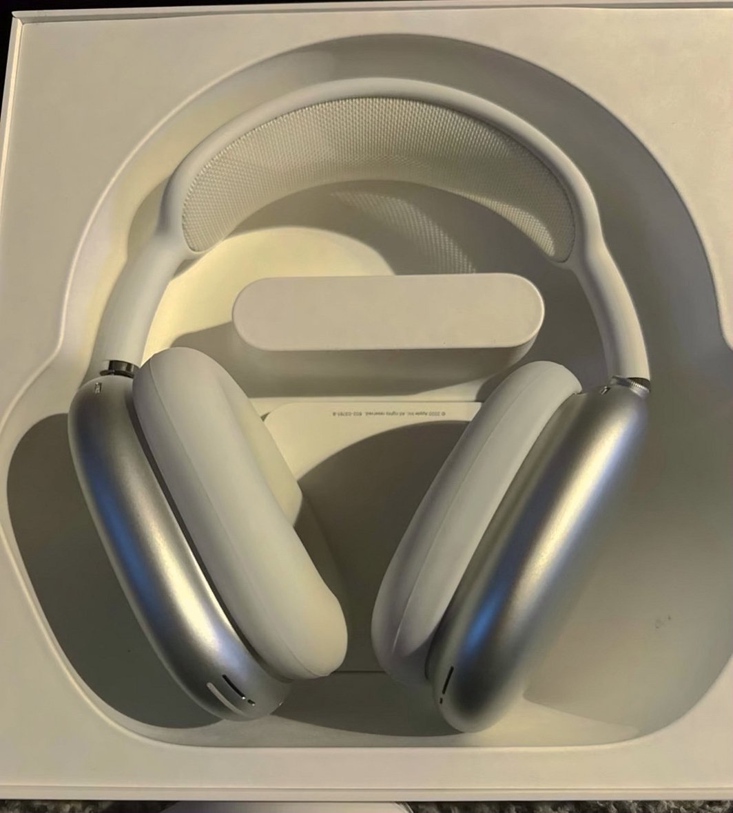 Apple AirPods Max Silver Unlocked - Used image 4