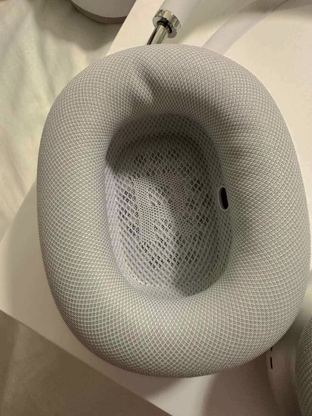 Apple AirPods Max Silver Unlocked - Used image 3