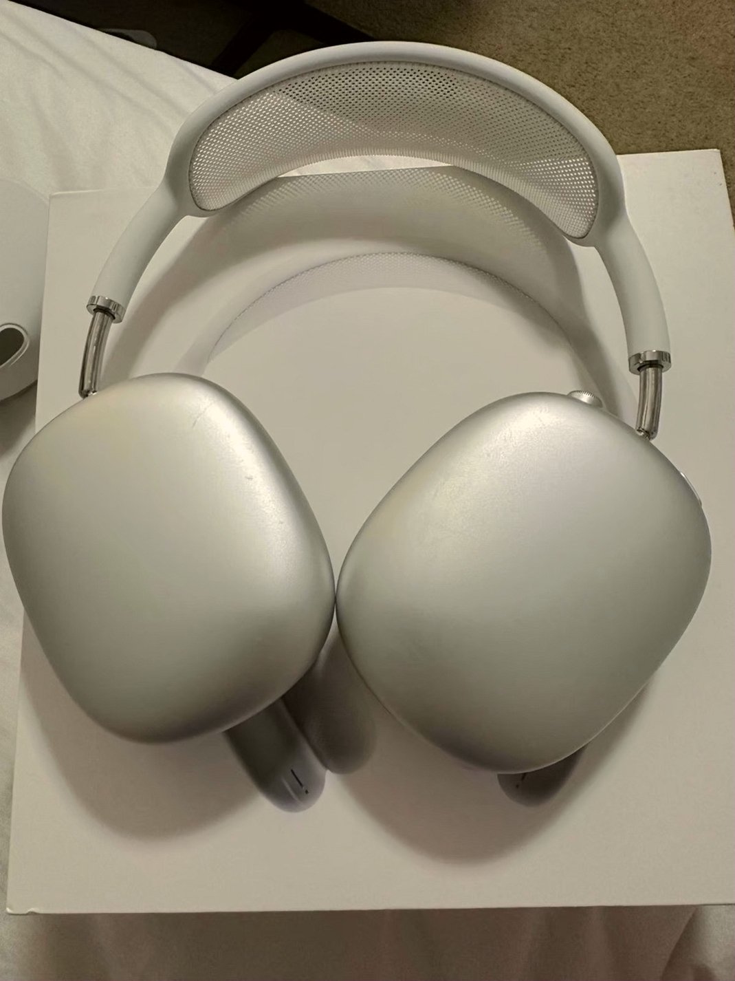 Apple AirPods Max Silver Unlocked - Used image 5