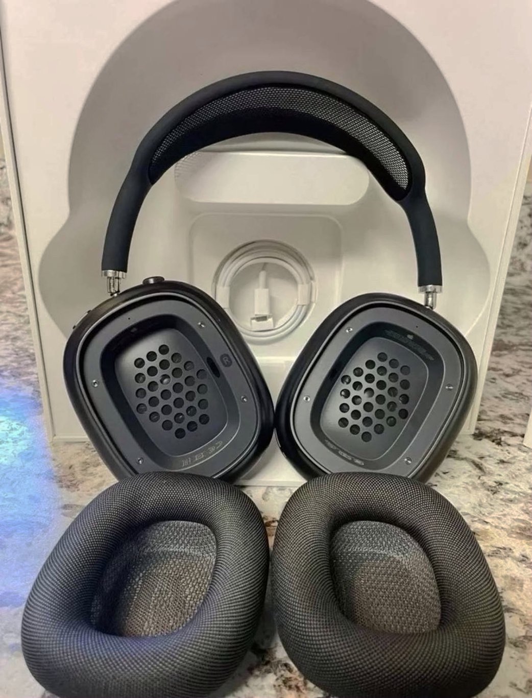 Apple AirPods Max 1J95 Silver Used image 4