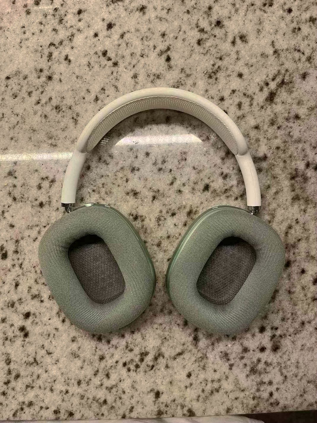 Apple AirPods Max Green Unlocked - Used image 3