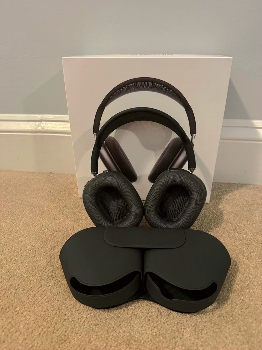 Apple AirPods Max Space Gray Unlocked - Used