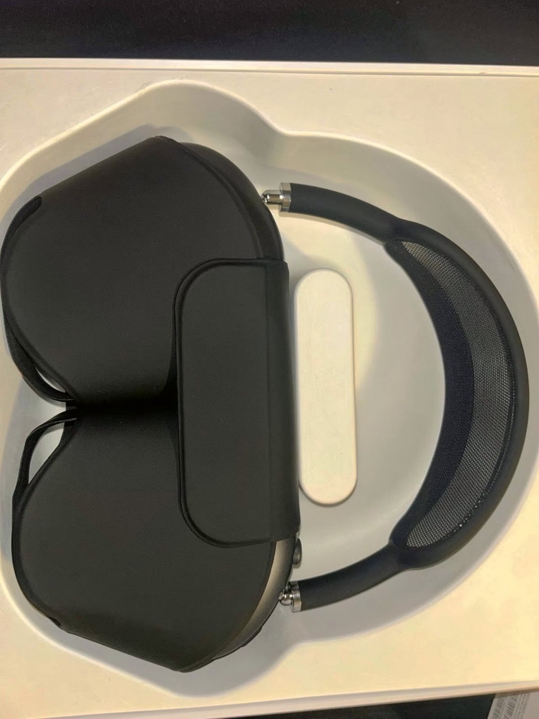 Apple AirPods Max 7T27 - Used image 3