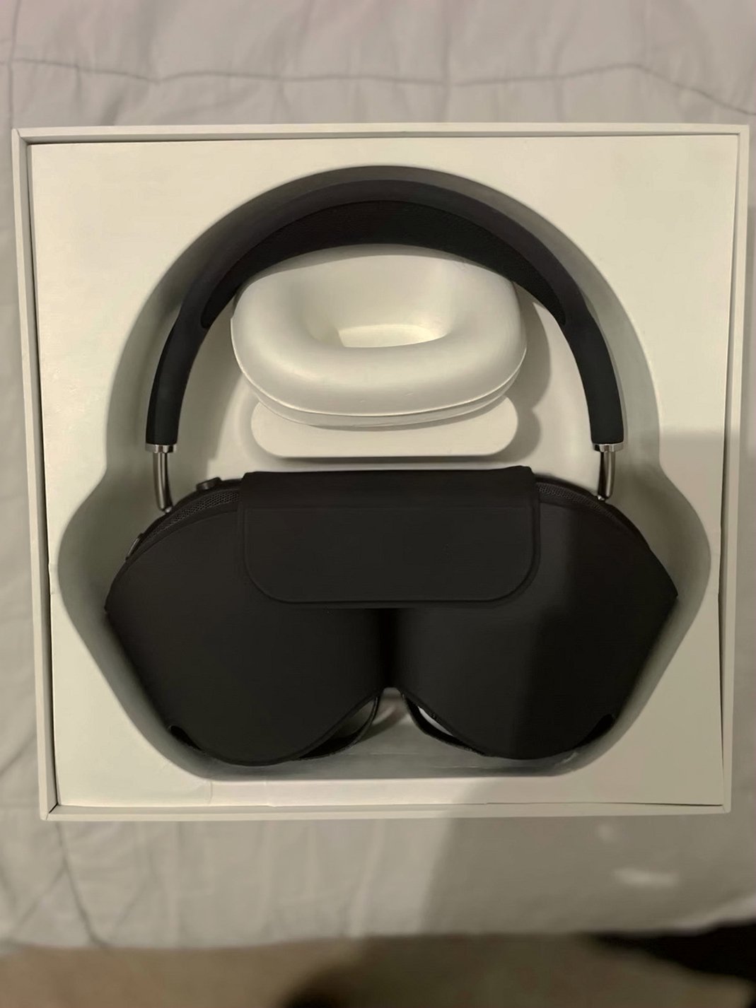 Apple AirPods Max Space Gray Unlocked - Used image 3