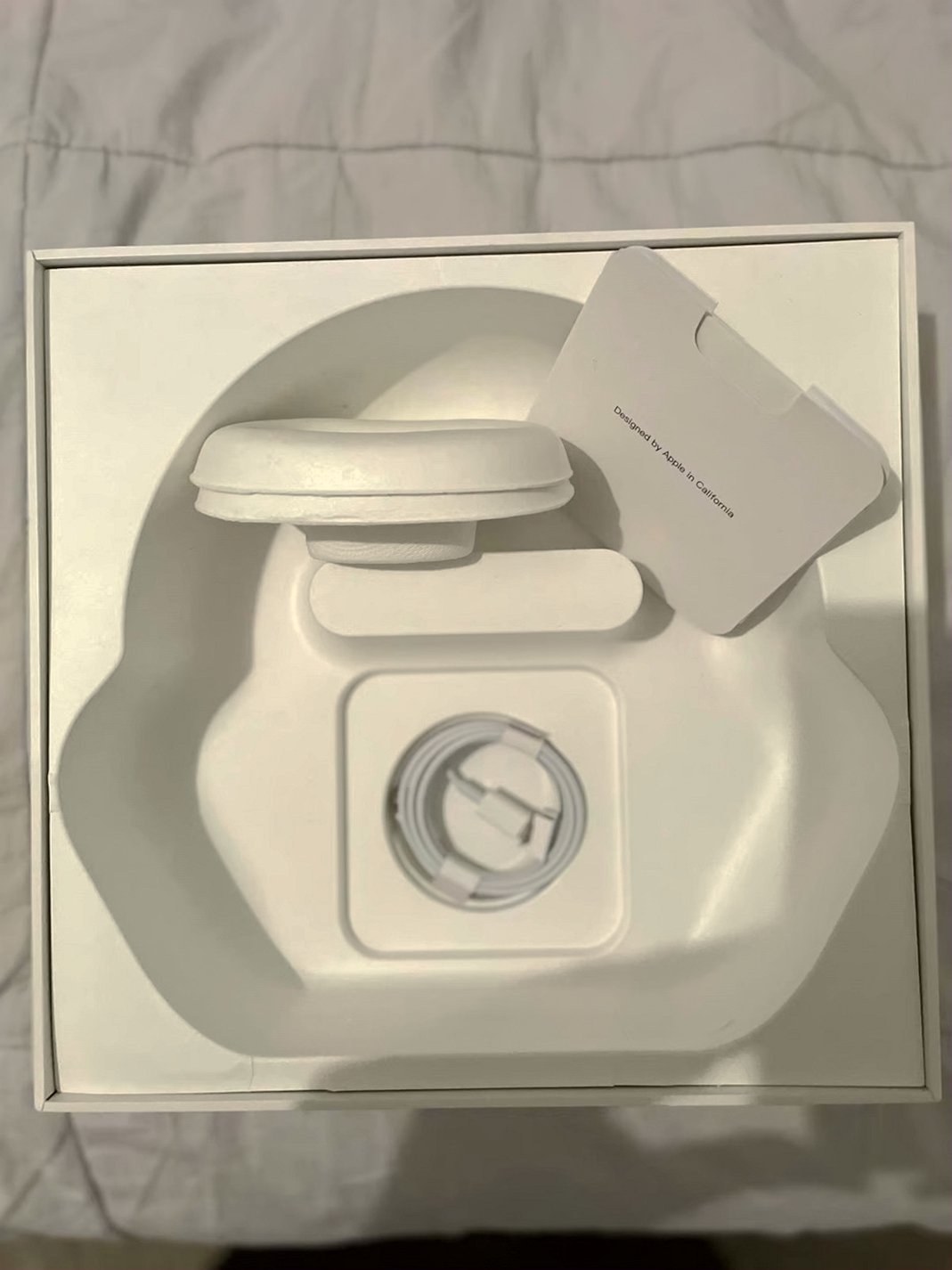 Apple AirPods Max Space Gray Unlocked - Used image 4