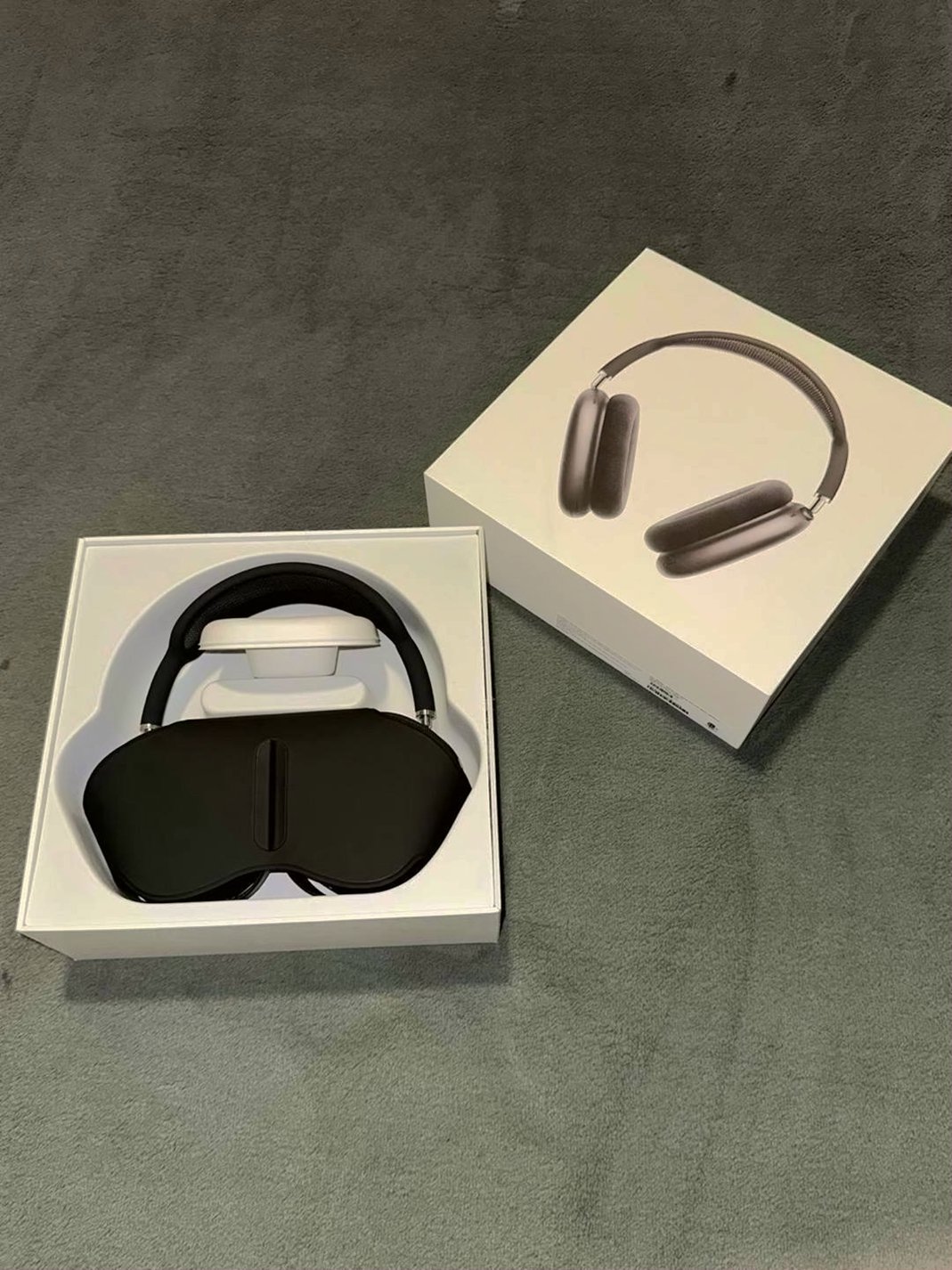 Apple AirPods Max 6X35 Black Unlocked - Used image 3