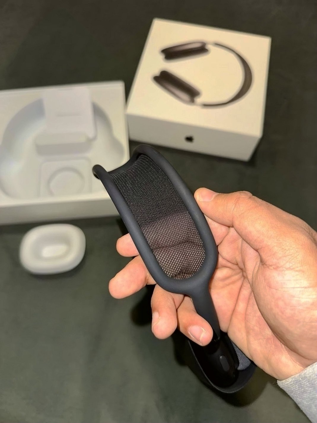 Apple AirPods Max 6X35 Black Unlocked - Used image 5