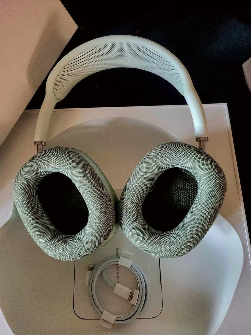 Apple AirPods Max Green Unlocked - Used image 4